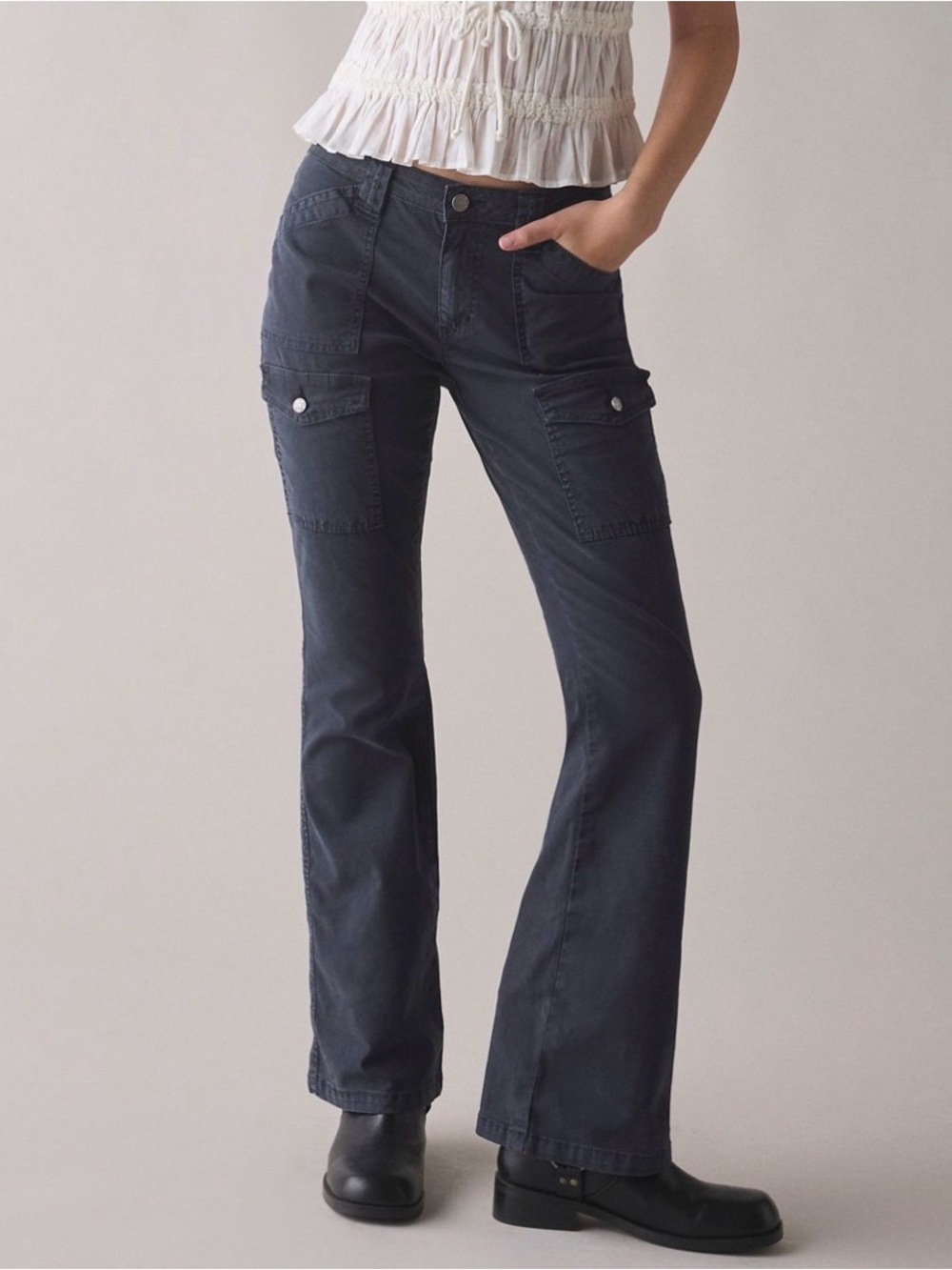 Urban Outfitters BDG Womens Brigid Low Rise Bootcut Utility Cargo Pant Size 28